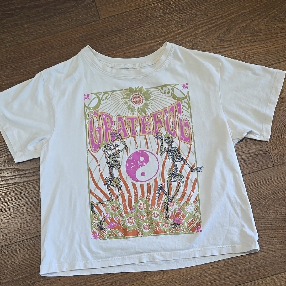 CLOUD DANCER GRAPHIC CROP tshirt... #6846